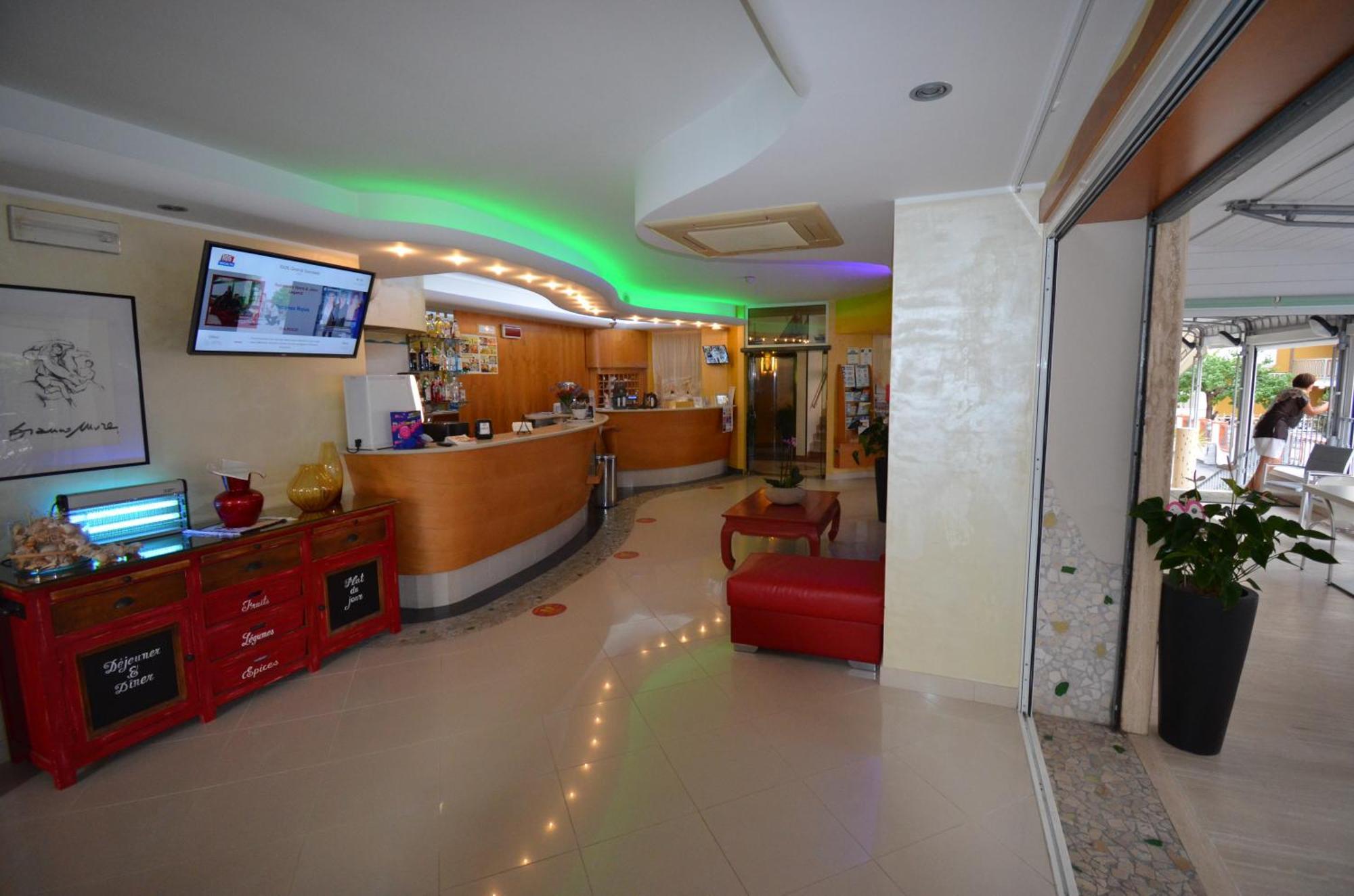 Residence Costa Alba Adriatica Exterior photo